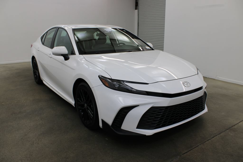 Used 2025 Toyota Camry SE FWD image 6