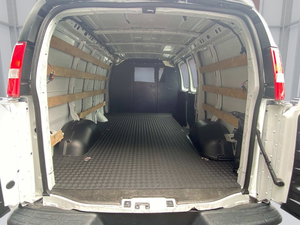 Used 2023 Chevrolet Express 2500 w/ Driver Convenience Package image 15