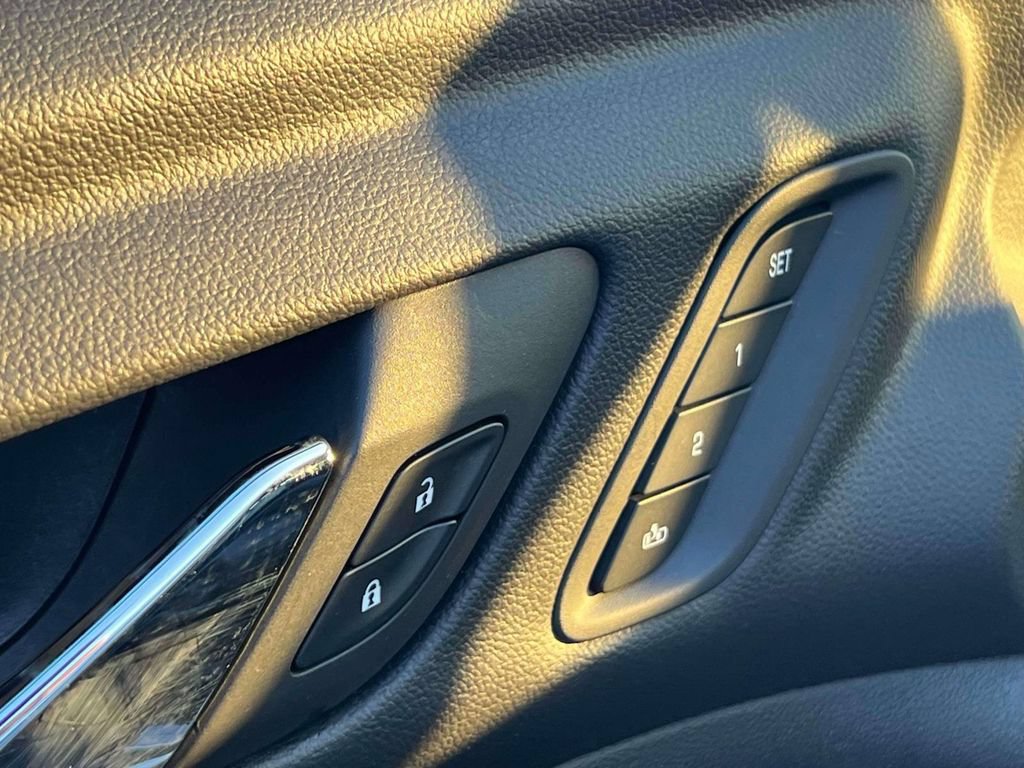 Used 2023 GMC Acadia SLT w/ Preferred Package AWD/4WD image 18