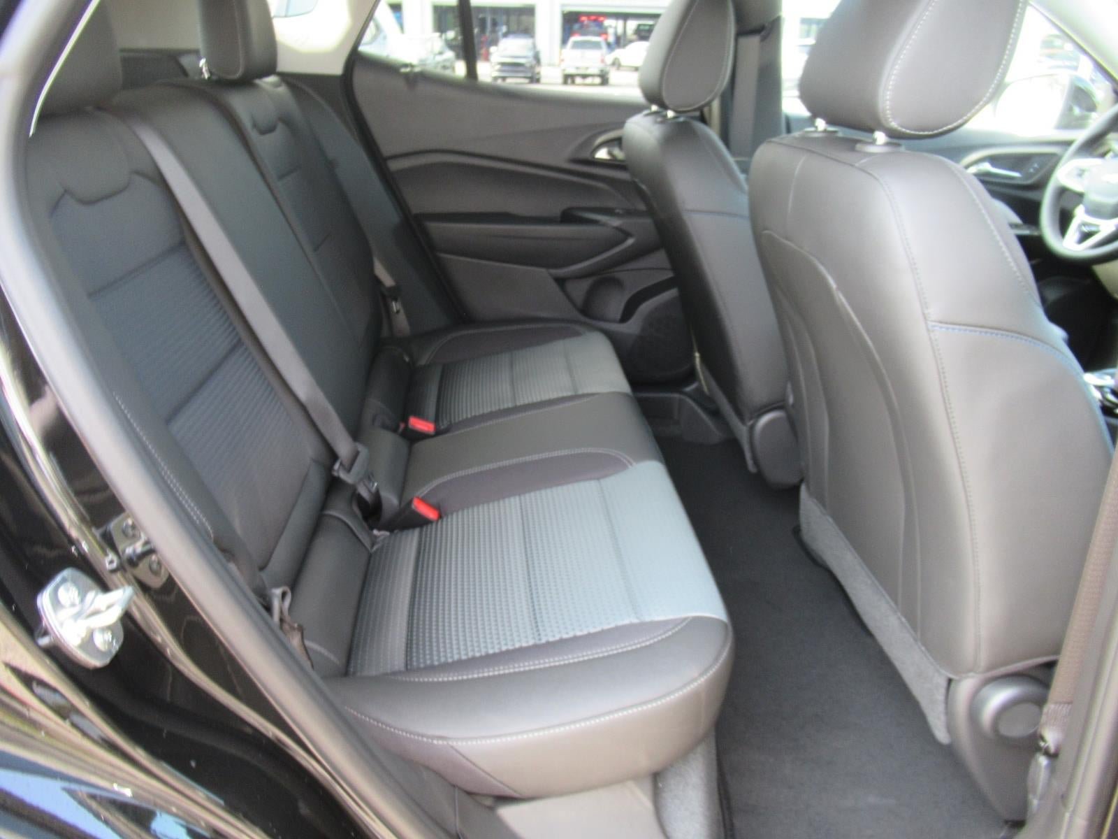 New 2026 Chevrolet Trax LT w/ Sunroof Package FWD image 33