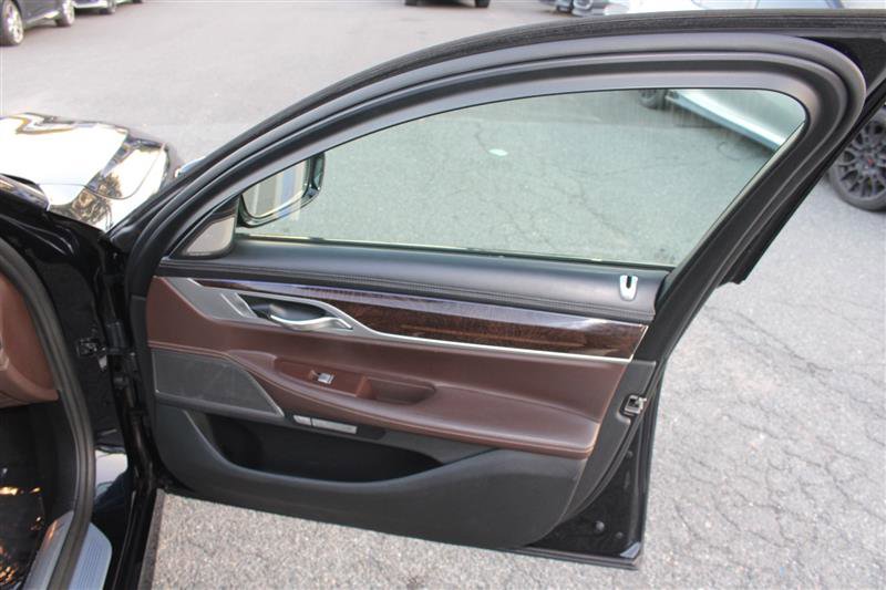 Used 2018 BMW 750i xDrive image 15