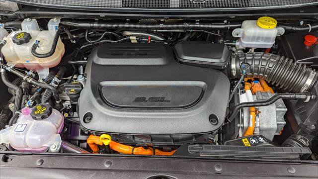 Used 2025 Chrysler Pacifica Select image 31