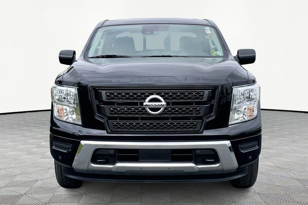 Used 2022 Nissan Titan SV w/ SV Convenience Package image 2