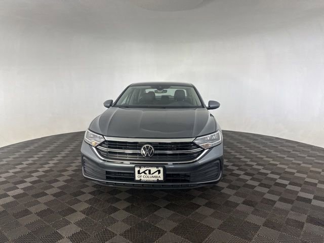 Used 2024 Volkswagen Jetta SE image 3