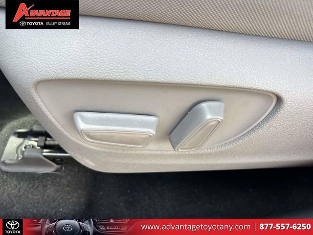 Used 2023 Toyota Highlander LE AWD/4WD image 21