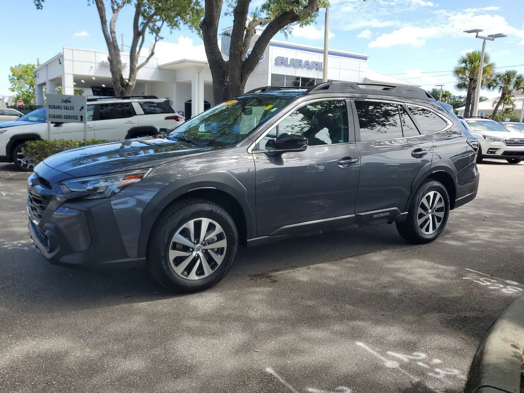 Used 2025 Subaru Outback Premium AWD/4WD image 2
