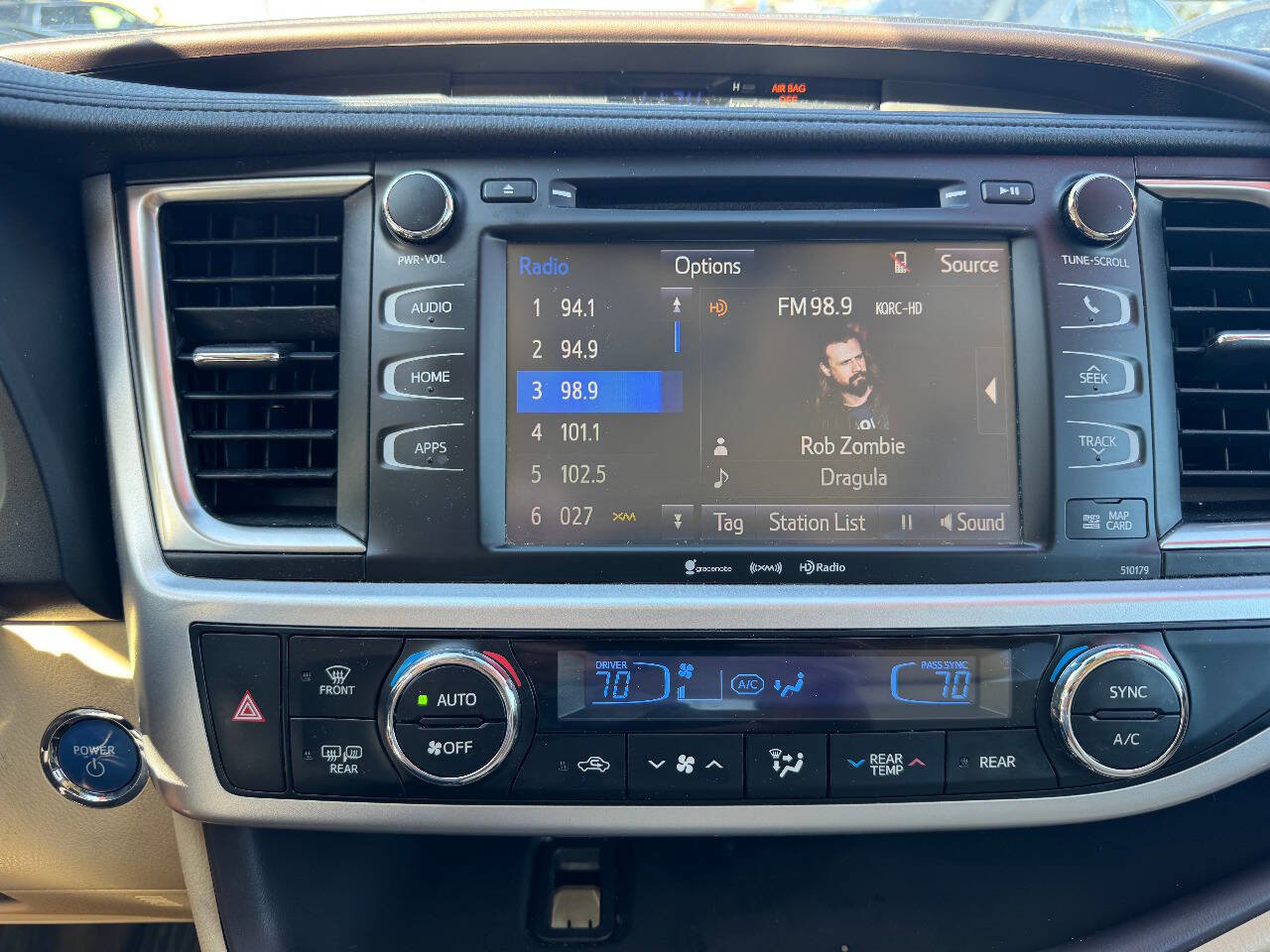 Used 2017 Toyota Highlander XLE image 19