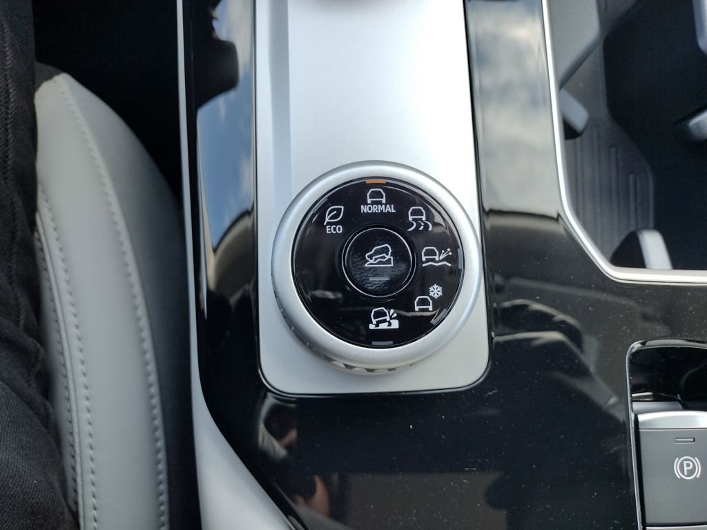 New 2026 Mitsubishi Outlander SE image 25