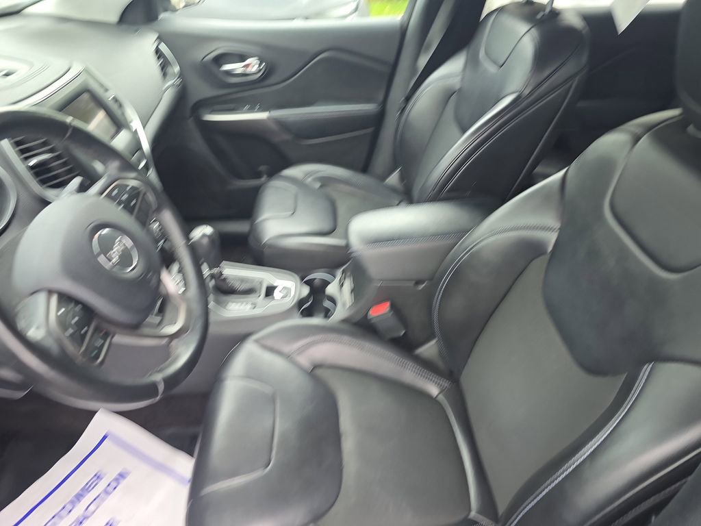 Used 2019 Jeep Cherokee Latitude Plus image 18