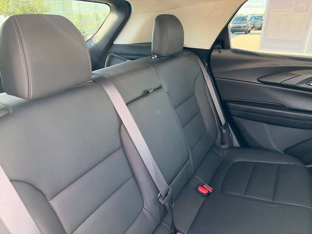 Used 2021 Chevrolet TrailBlazer LT w/ Premium Seating Package FWD image 32