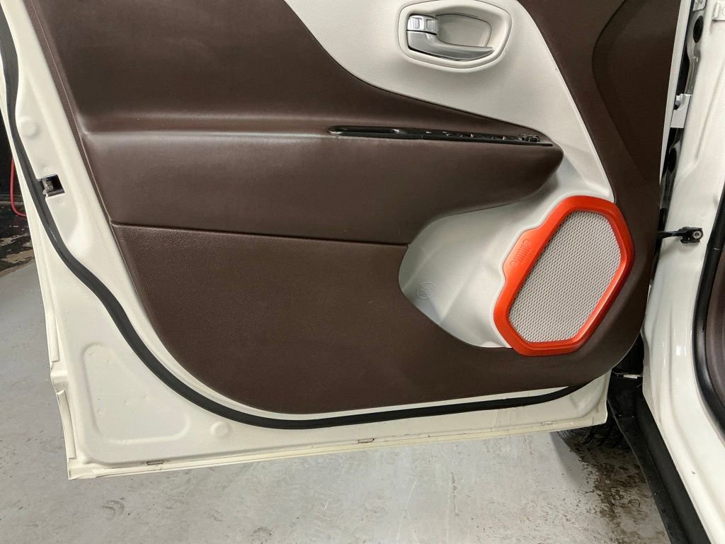 Used 2016 Jeep Renegade Limited image 11