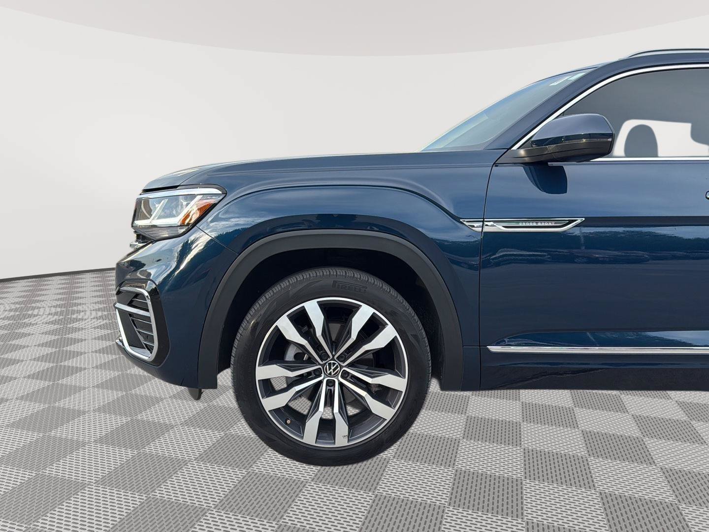 Used 2021 Volkswagen Atlas Cross Sport SEL R-Line AWD/4WD image 14