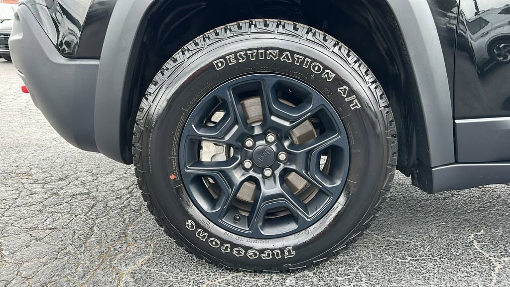 Used 2020 Jeep Cherokee Trailhawk image 14