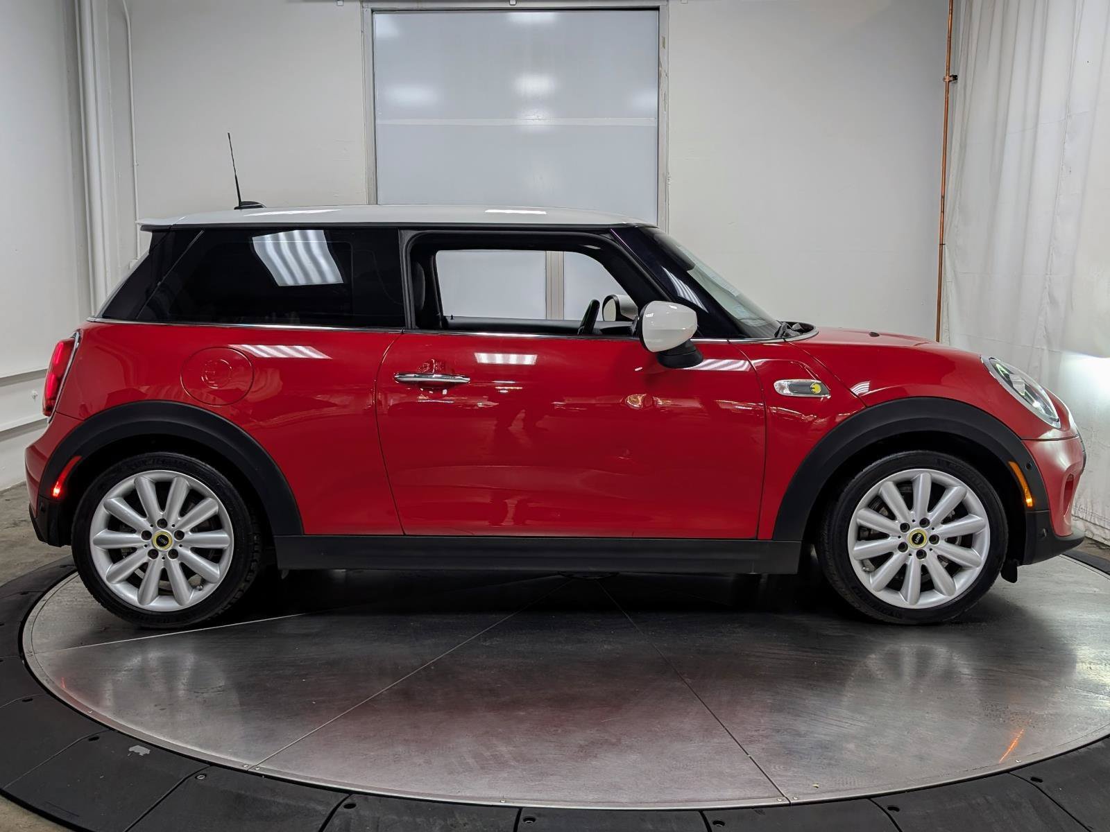 Used 2021 MINI Cooper SE w/ 8.8" Touchscreen Nav Package FWD image 10