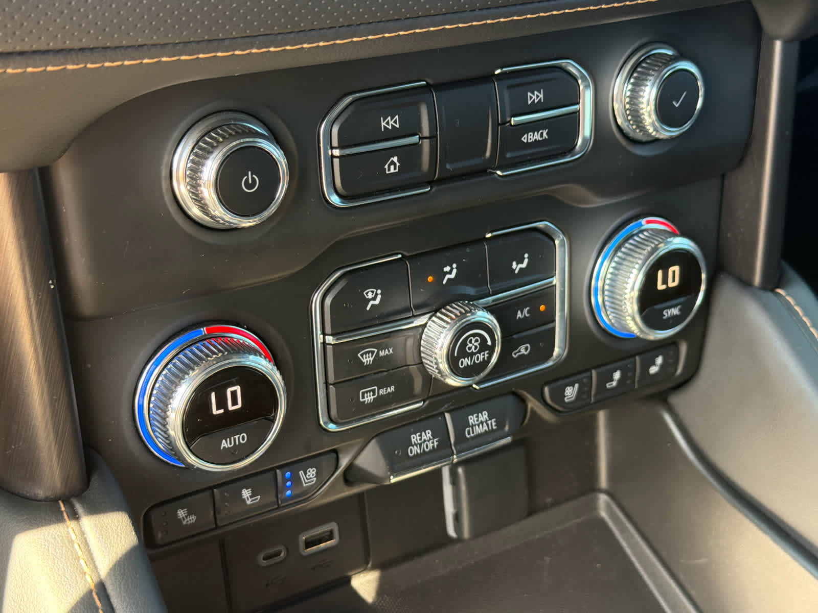 Certified 2022 GMC Yukon AT4 w/ Technology Package AWD/4WD image 21
