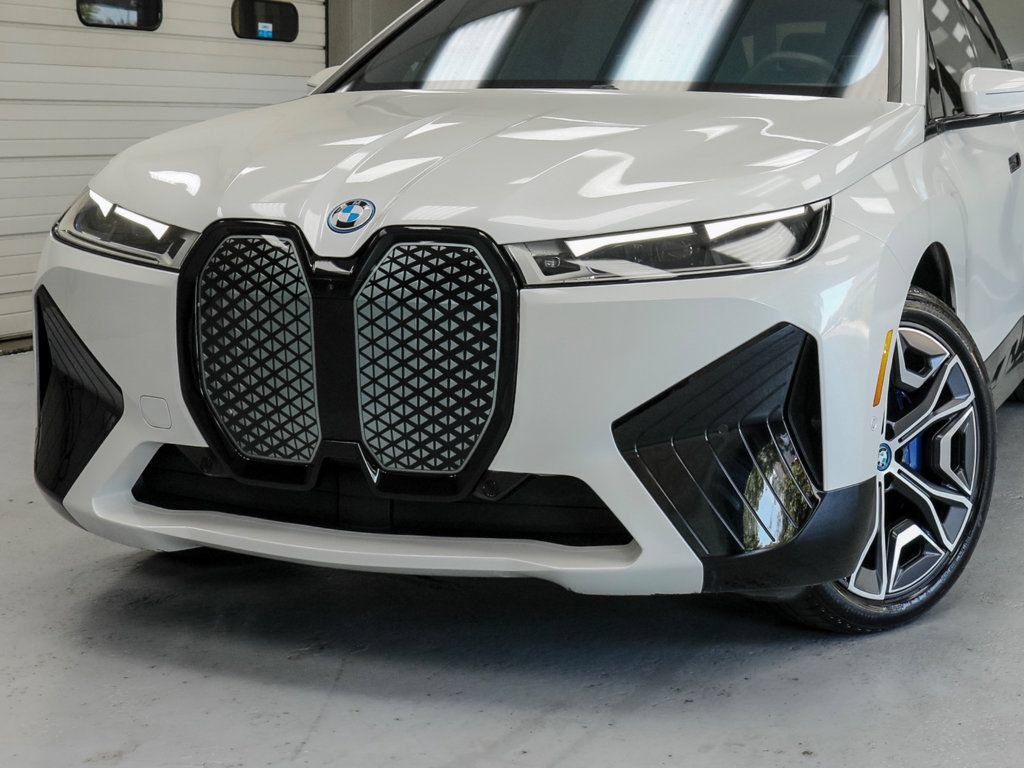 Used 2024 BMW iX xDrive50 w/ Premium Package AWD/4WD image 12