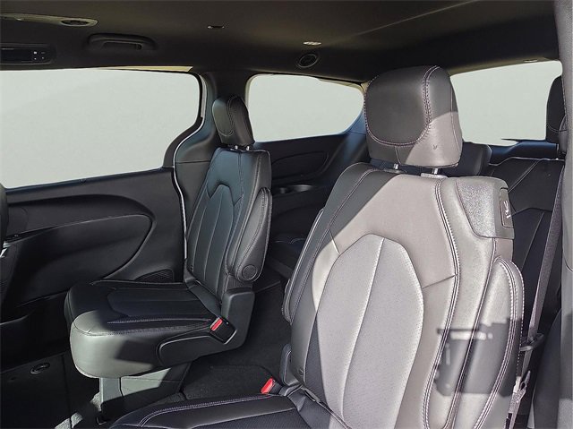 New 2026 Chrysler Pacifica Select image 11