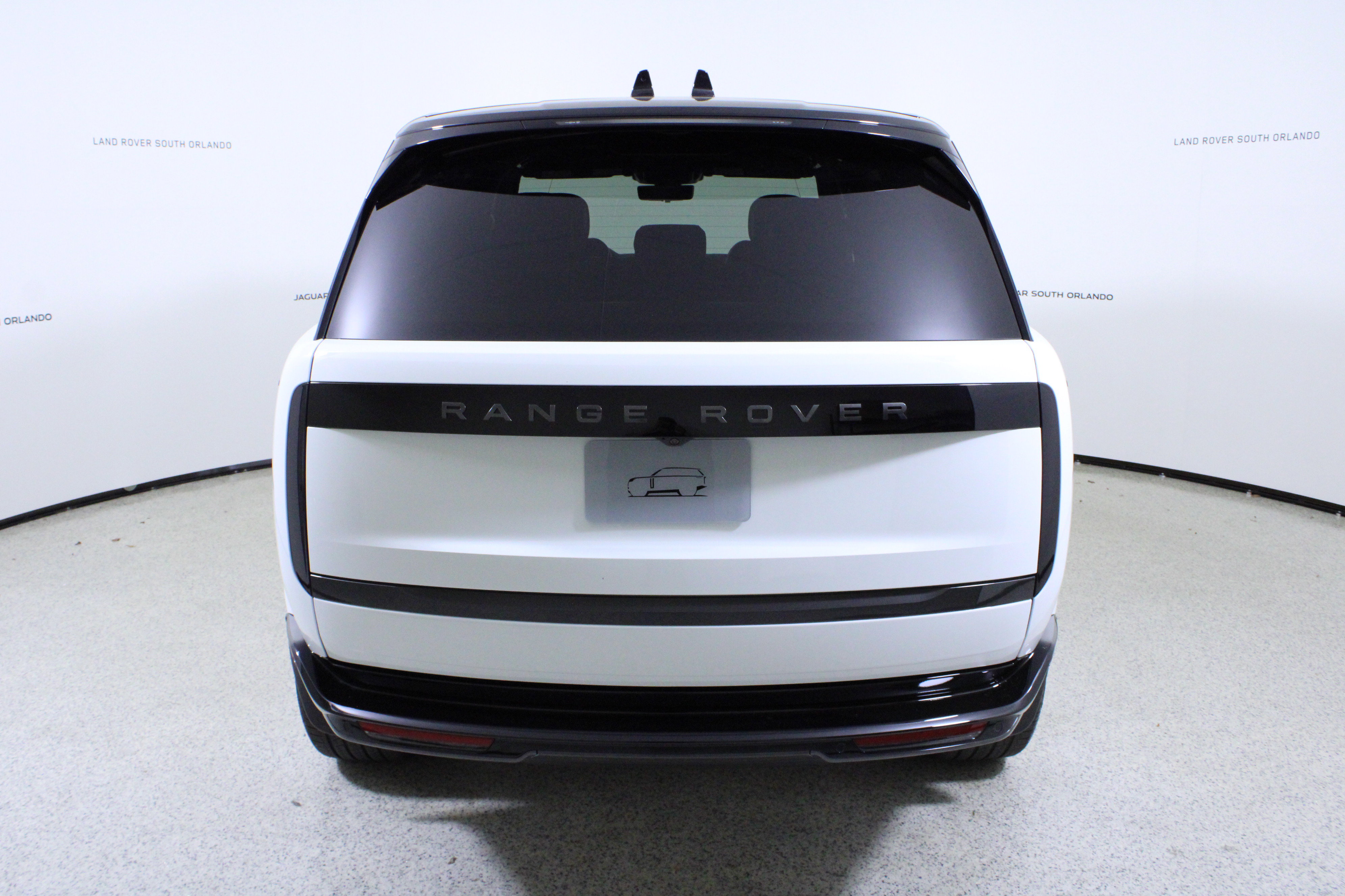 New 2026 Land Rover Range Rover Long Wheelbase SE image 6
