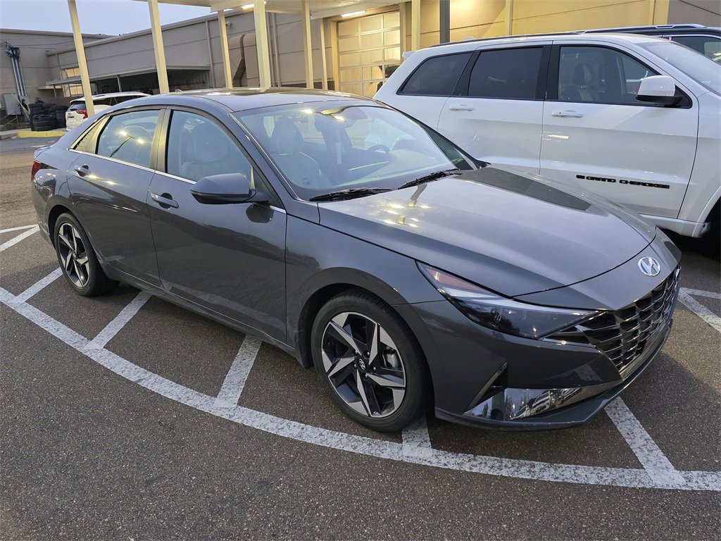 Used 2023 Hyundai Elantra Limited image 6