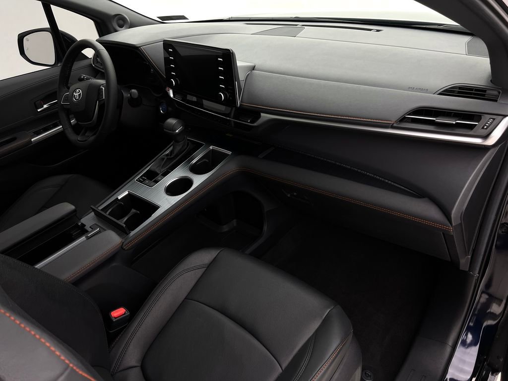 Used 2024 Toyota Sienna XSE w/ XSE Plus Package image 17