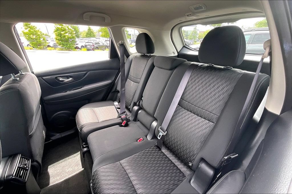 Used 2017 Nissan Rogue S AWD/4WD image 29