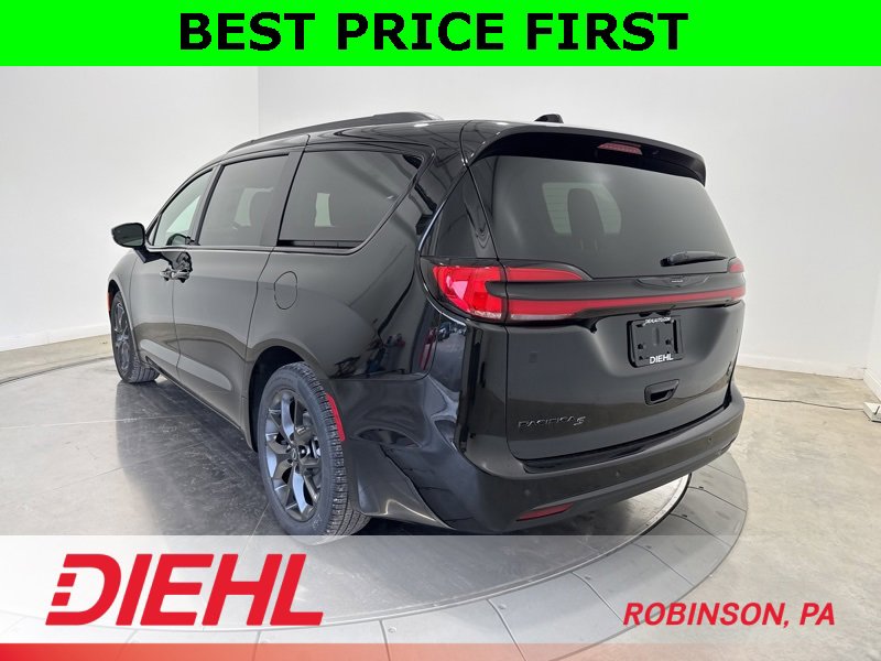 New 2026 Chrysler Pacifica Select image 5