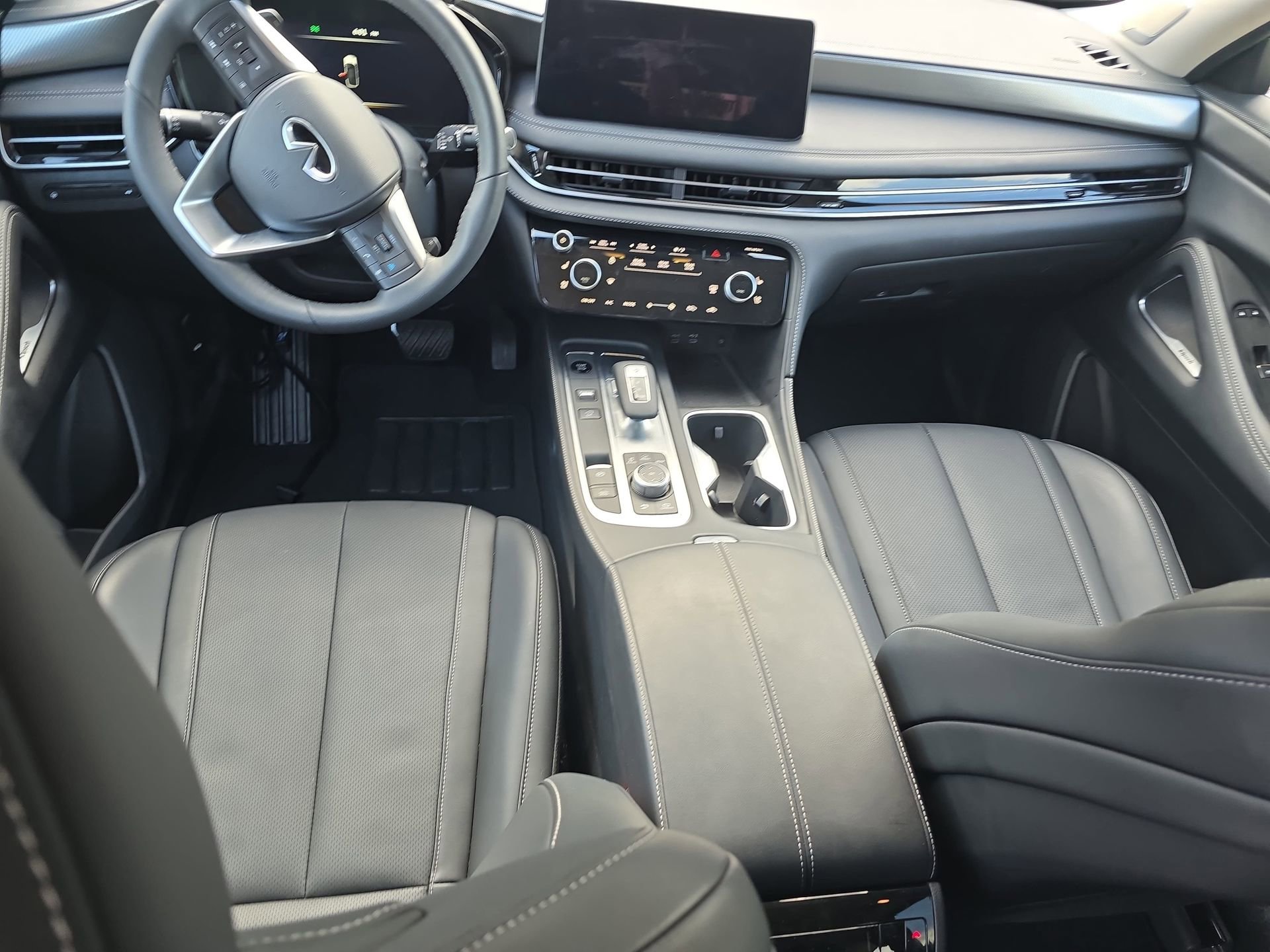 Certified 2026 INFINITI QX60 Luxe w/ Cargo Package AWD/4WD image 9