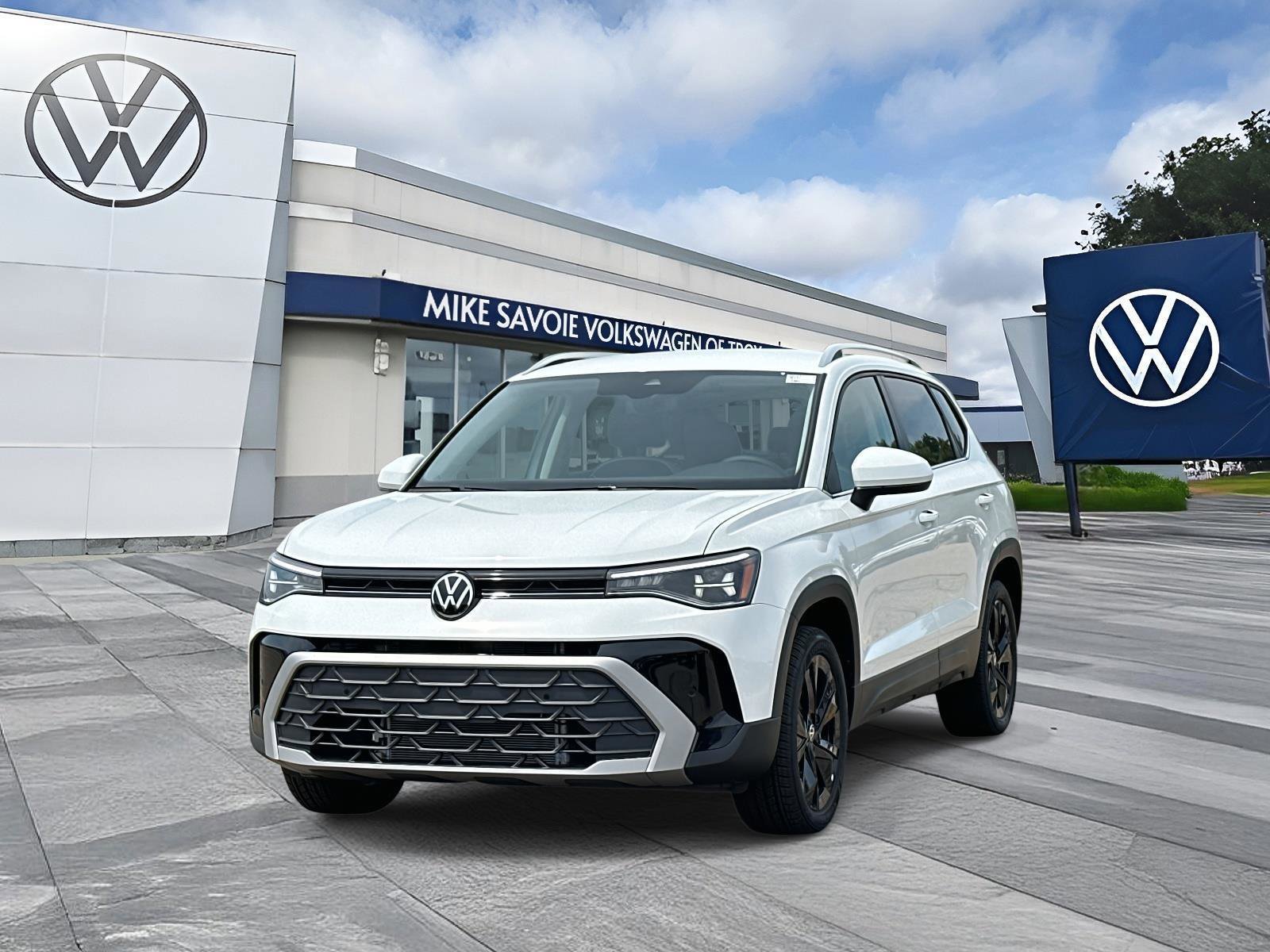 New 2025 Volkswagen Taos SE image 1