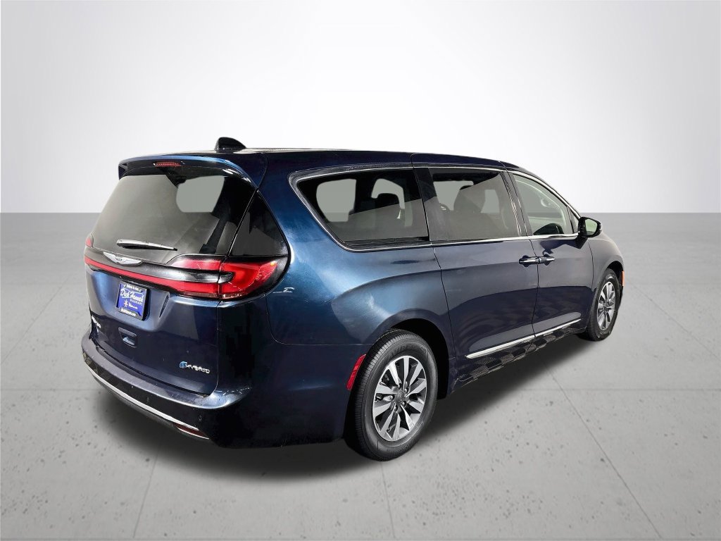 Used 2023 Chrysler Pacifica Limited FWD image 6