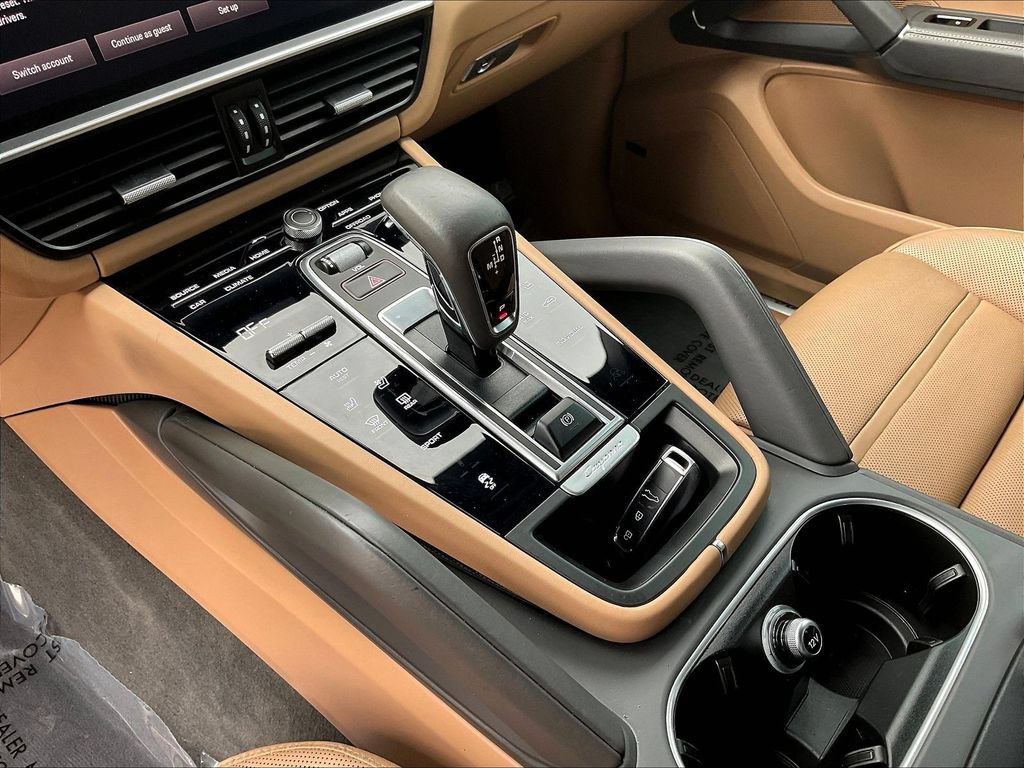 Used 2022 Porsche Cayenne AWD/4WD image 18
