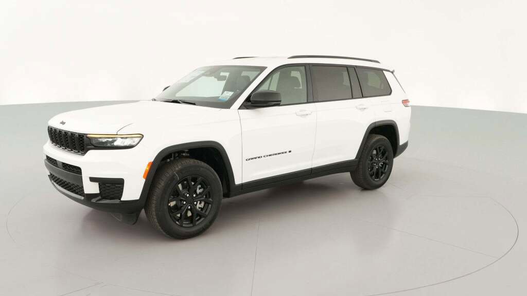New 2025 Jeep Grand Cherokee L Laredo image 1