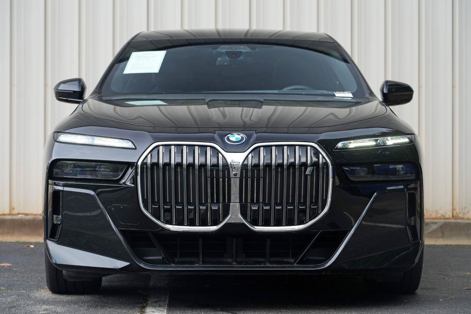 Used 2023 BMW i7 xDrive60 w/ Executive Package 2 AWD/4WD image 6