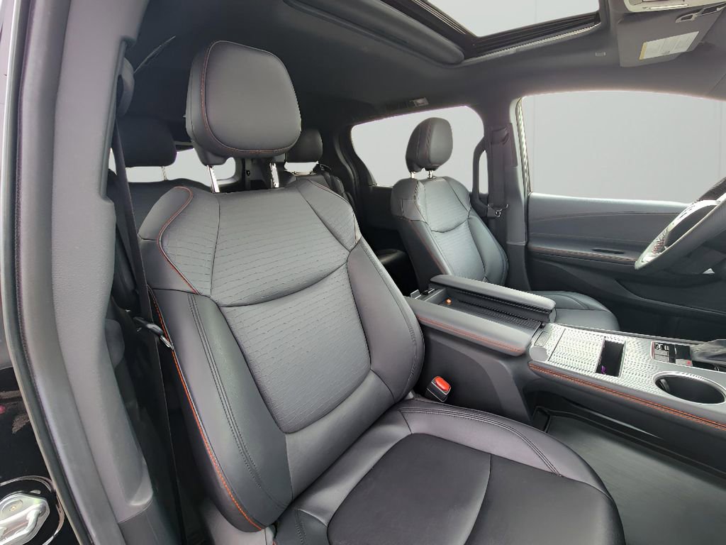 Used 2024 Toyota Sienna XSE AWD/4WD image 36
