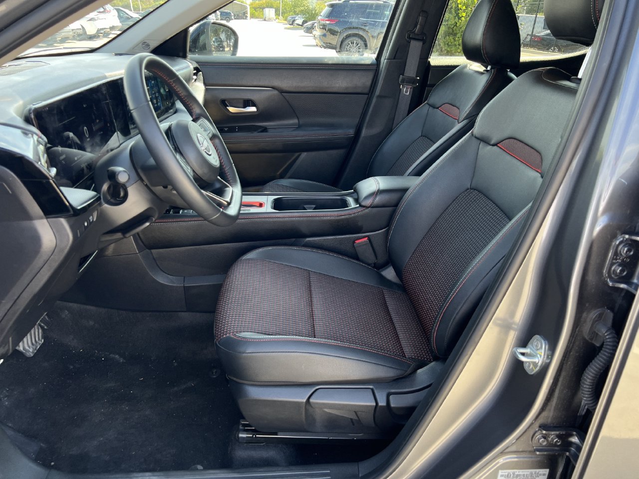 Used 2026 Nissan Kicks SR FWD image 5