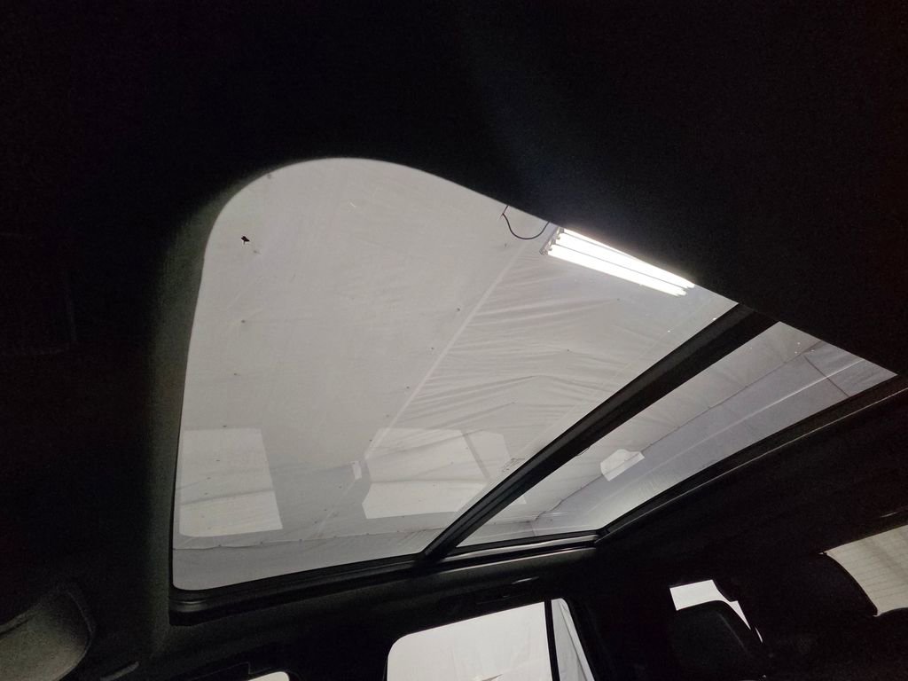 Used 2024 Jeep Wrangler Sahara image 13