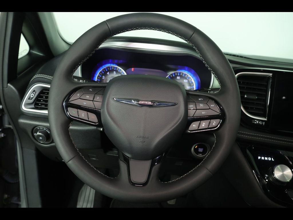 Used 2023 Chrysler Pacifica Touring-L w/ Uconnect Theater Family Group AWD/4WD image 20