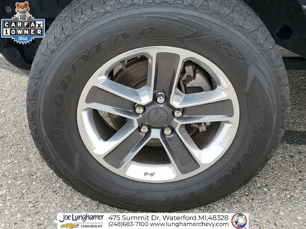 Used 2022 Jeep Wrangler Unlimited Sahara w/ LED Lighting Group AWD/4WD image 34