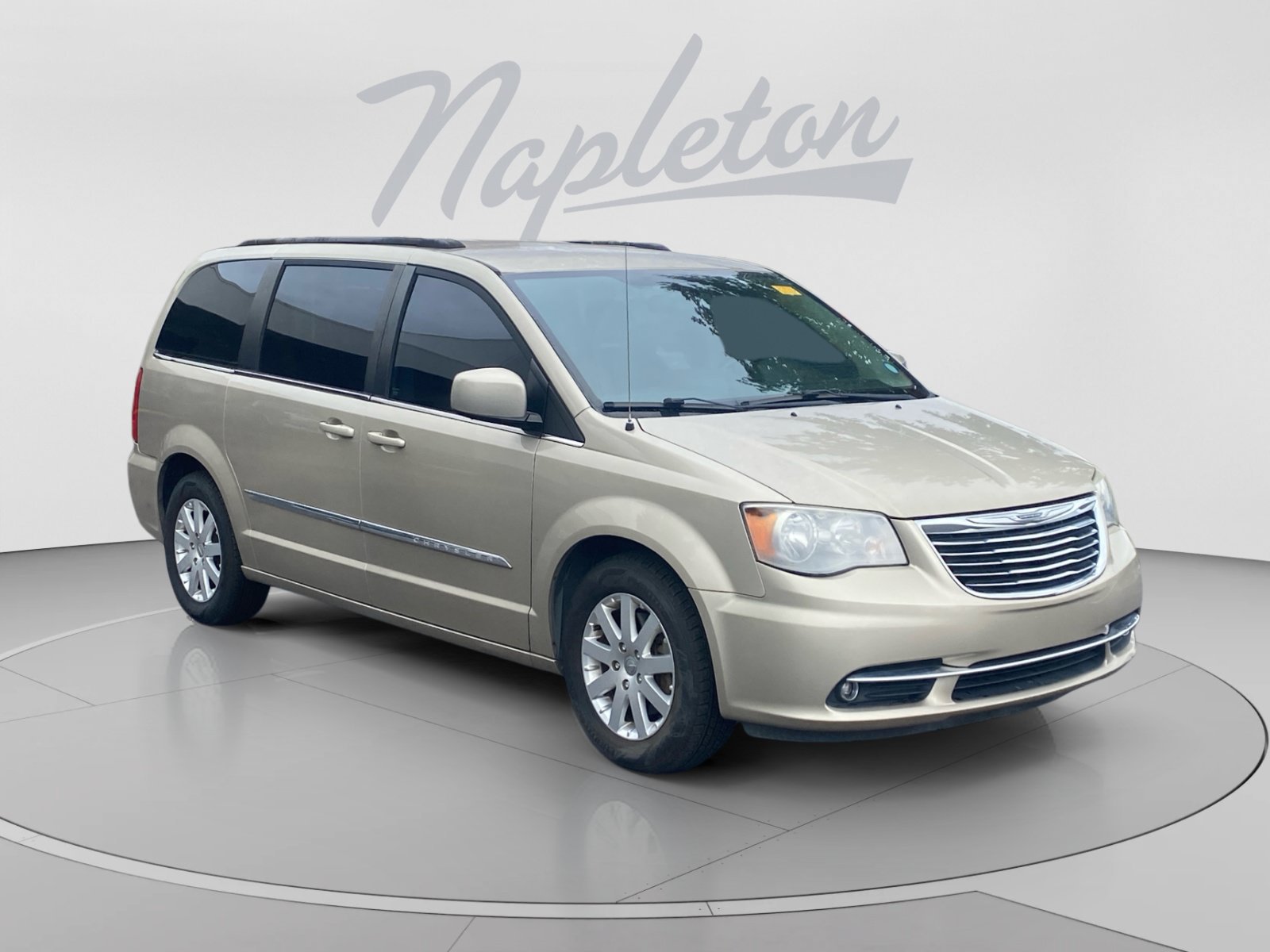 Used 2016 Chrysler Town & Country Touring FWD image 8