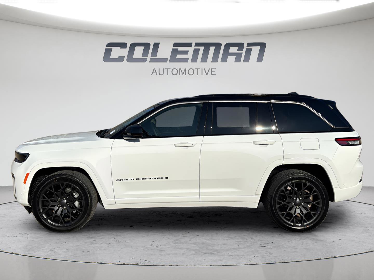 New 2026 Jeep Grand Cherokee Summit w/ Obsidian Package image 2