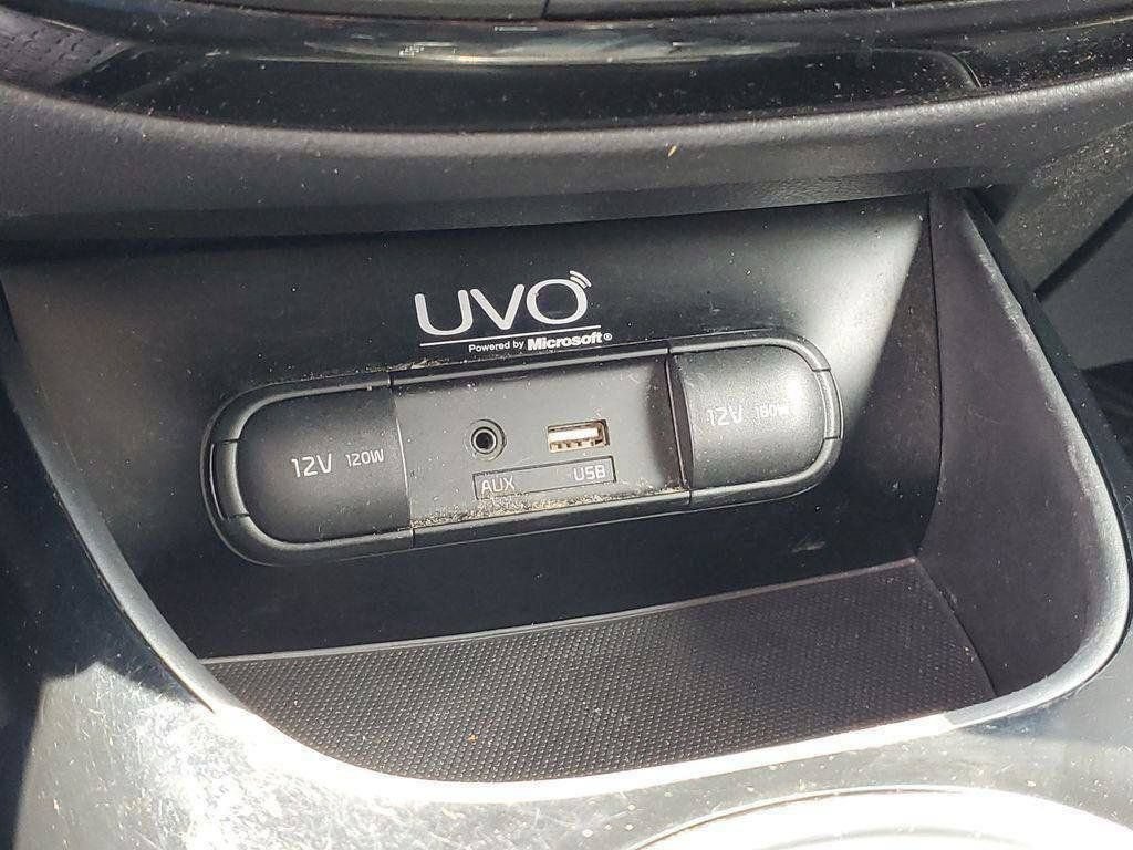 Used 2015 Kia Soul ! FWD image 17