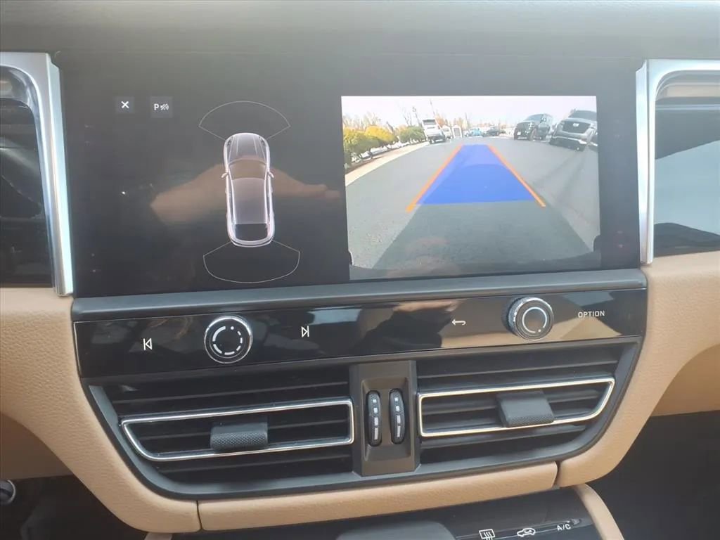 Used 2022 Porsche Macan image 34