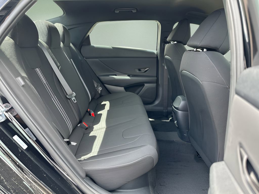 New 2025 Hyundai Elantra SEL image 24