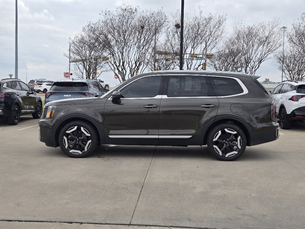 Certified 2024 Kia Telluride EX image 12