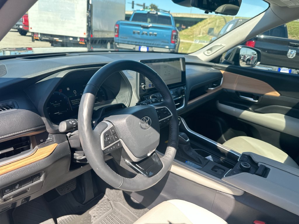 Used 2026 Toyota Grand Highlander AWD image 10