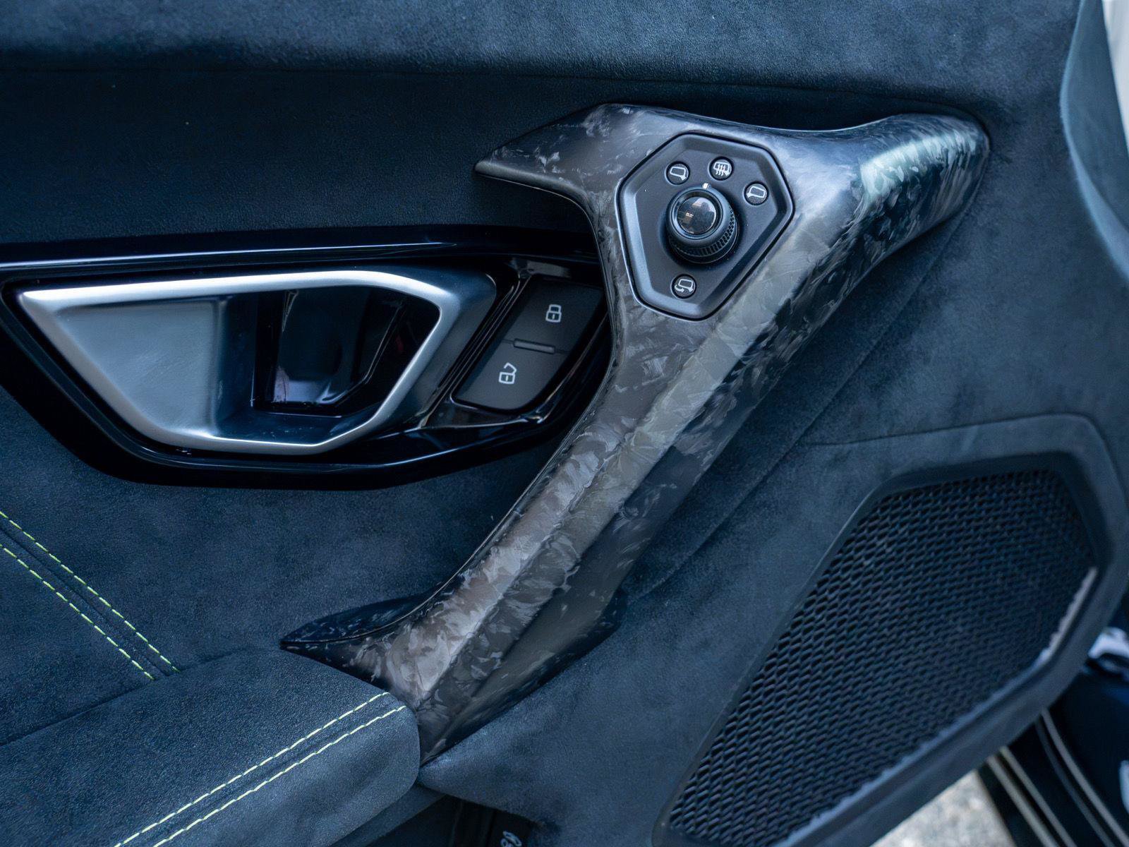 Used 2018 Lamborghini Huracan Performante AWD/4WD image 23