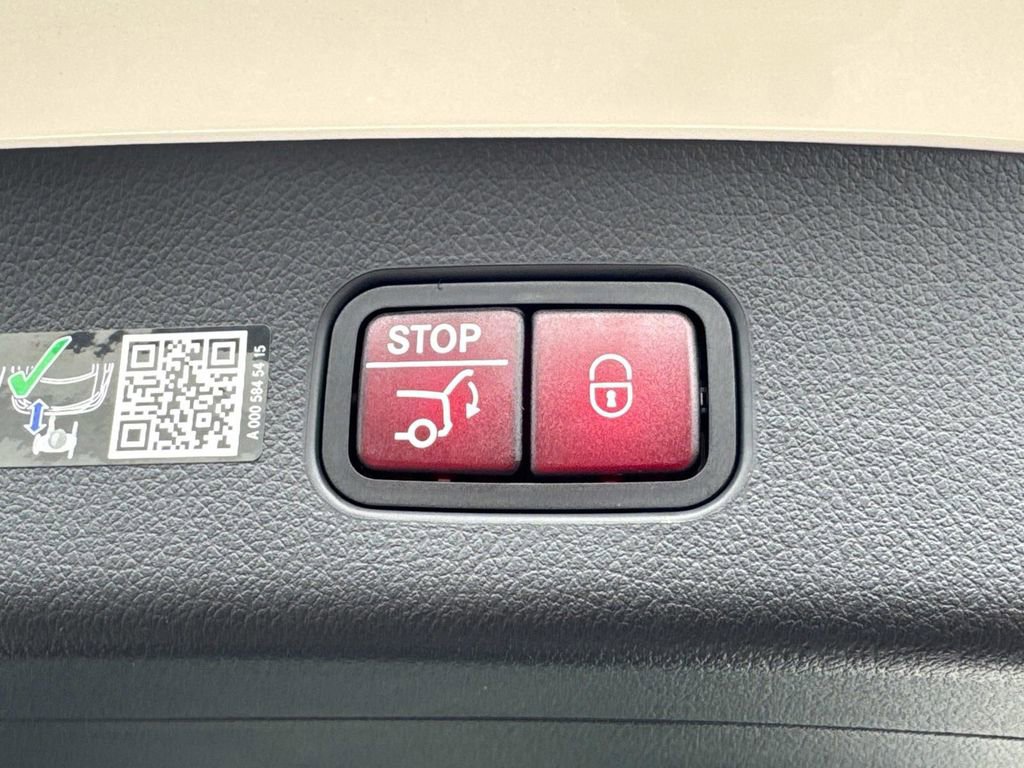 New 2025 Mercedes-Benz GLC 300 4MATIC image 8