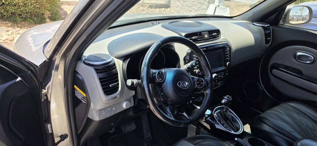 Used 2015 Kia Soul + w/ Primo Package FWD image 5