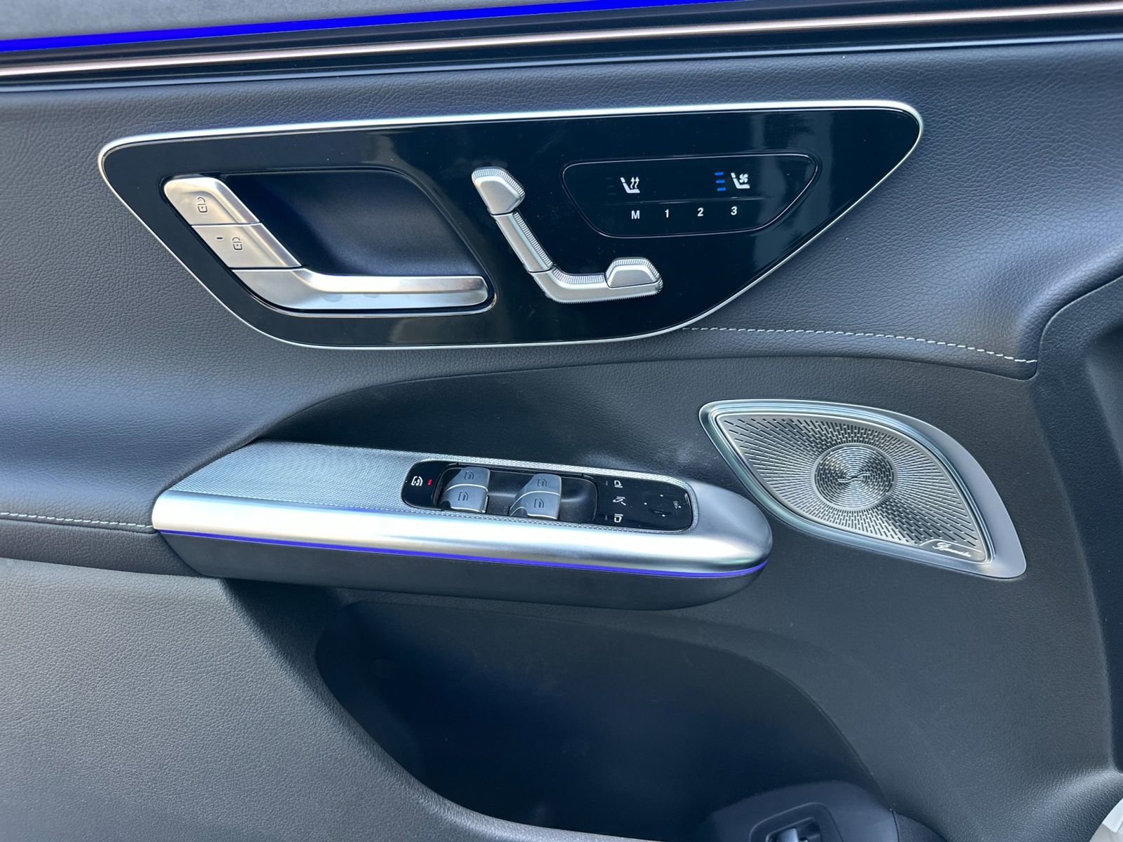 New 2026 Mercedes-Benz EQE 320 4MATIC SUV image 11