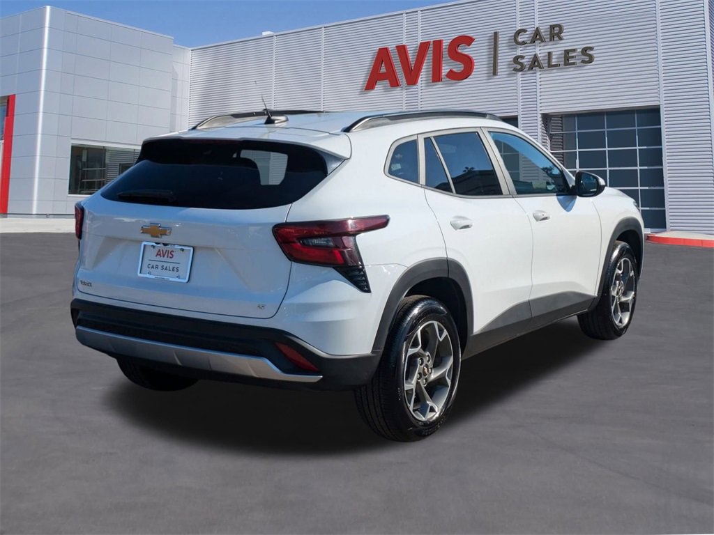 Used 2025 Chevrolet Trax LT w/ LT Convenience Package image 6