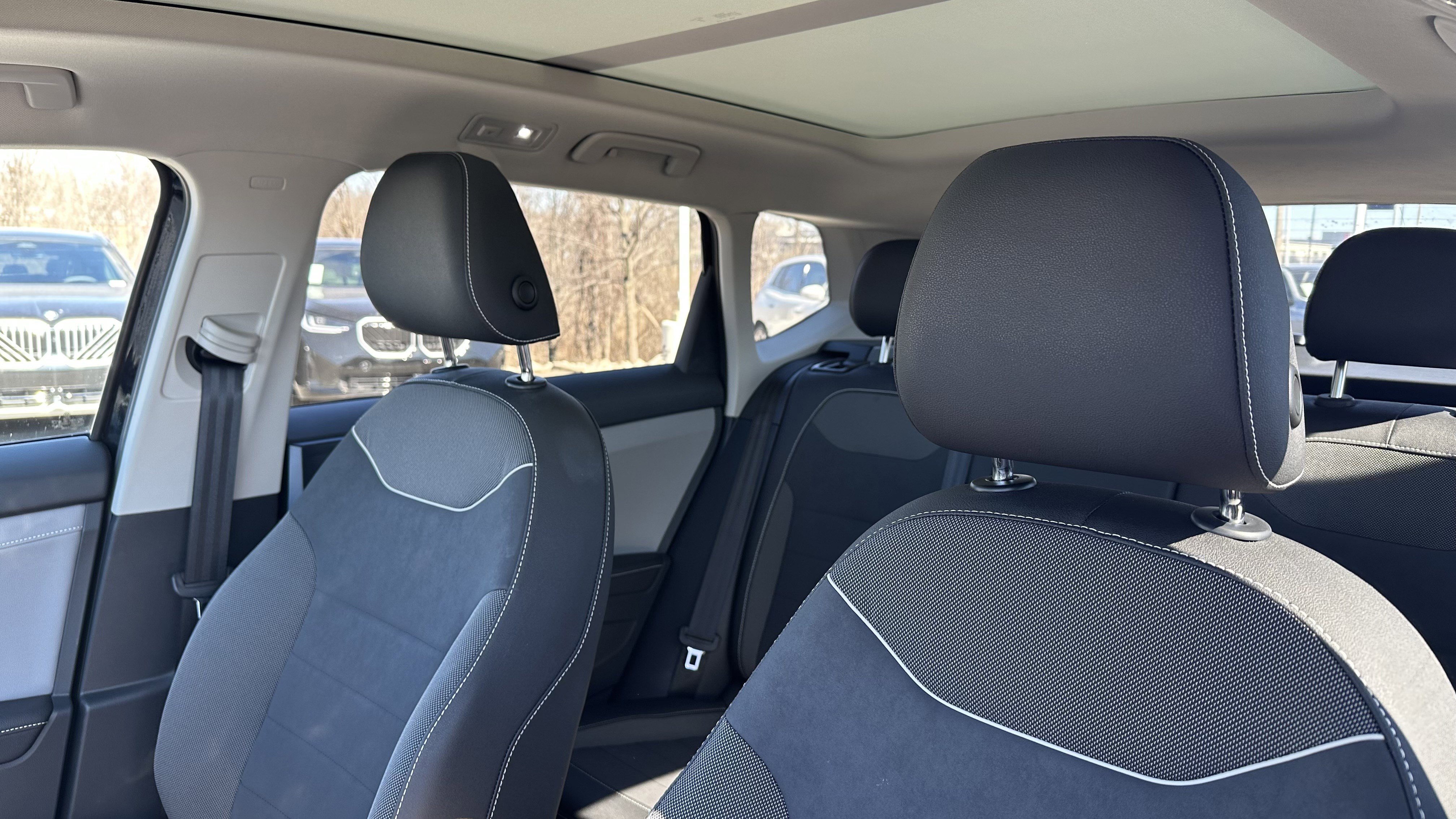 Used 2024 Volkswagen Taos SE w/ Panoramic Sunroof Package image 18